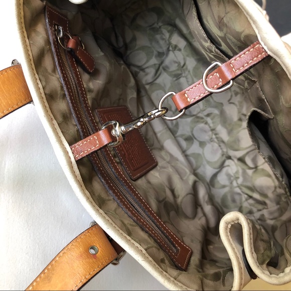 Vintage Coach White Leather “Hampton” Handbag - Picture 4 of 15